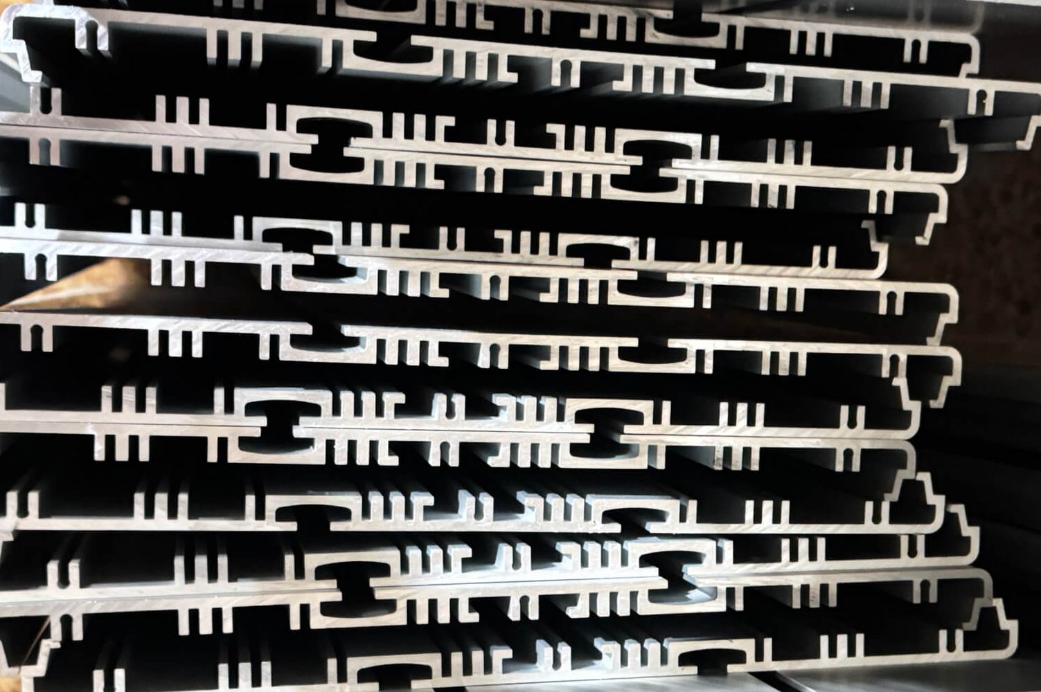 Aluminium Extrusions - Precision Aluminium Light Bars for Global Emergency Vehicle Systems