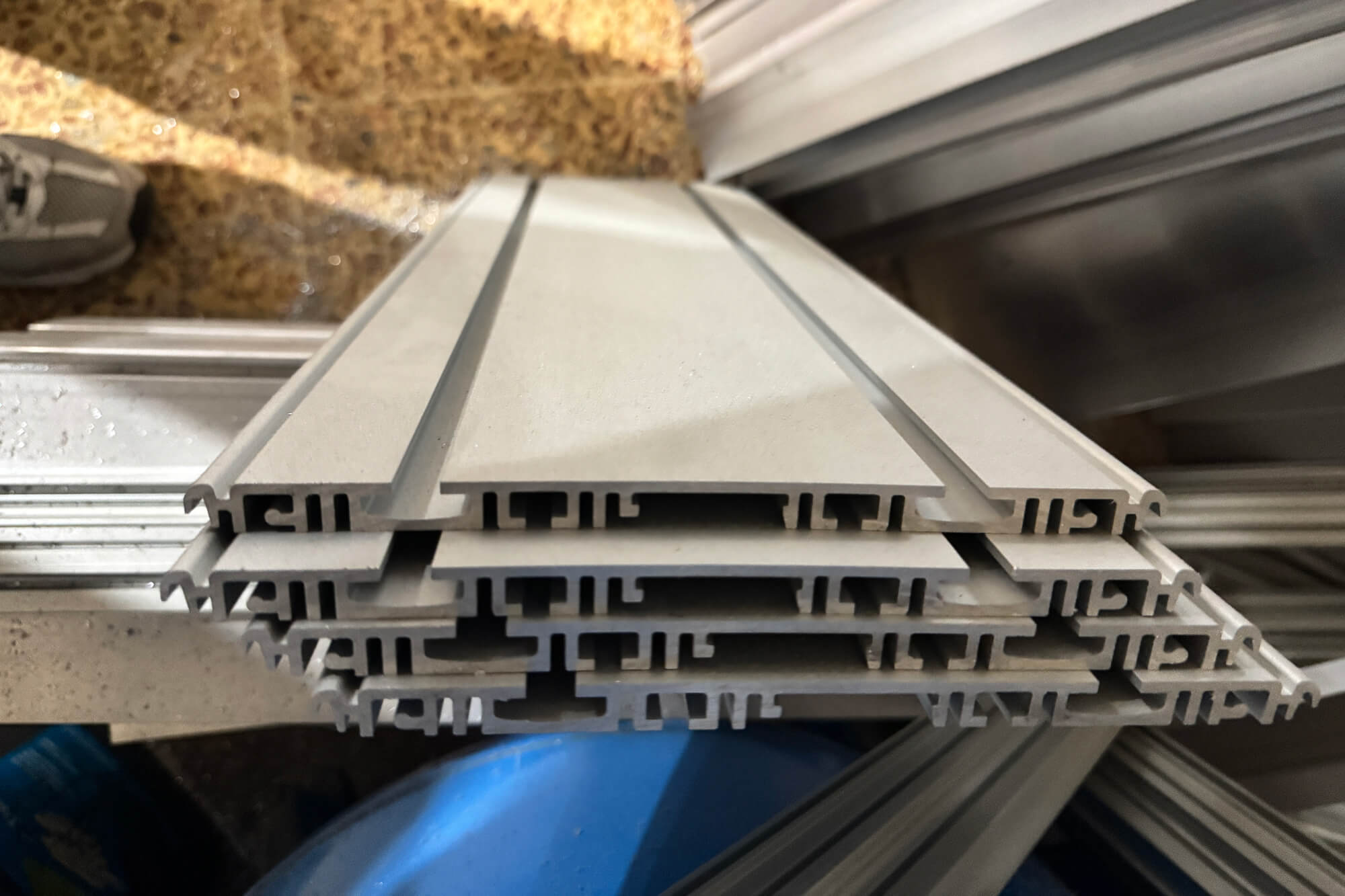 Aluminium Extrusions - Precision Aluminium Light Bars for Global Emergency Vehicle Systems