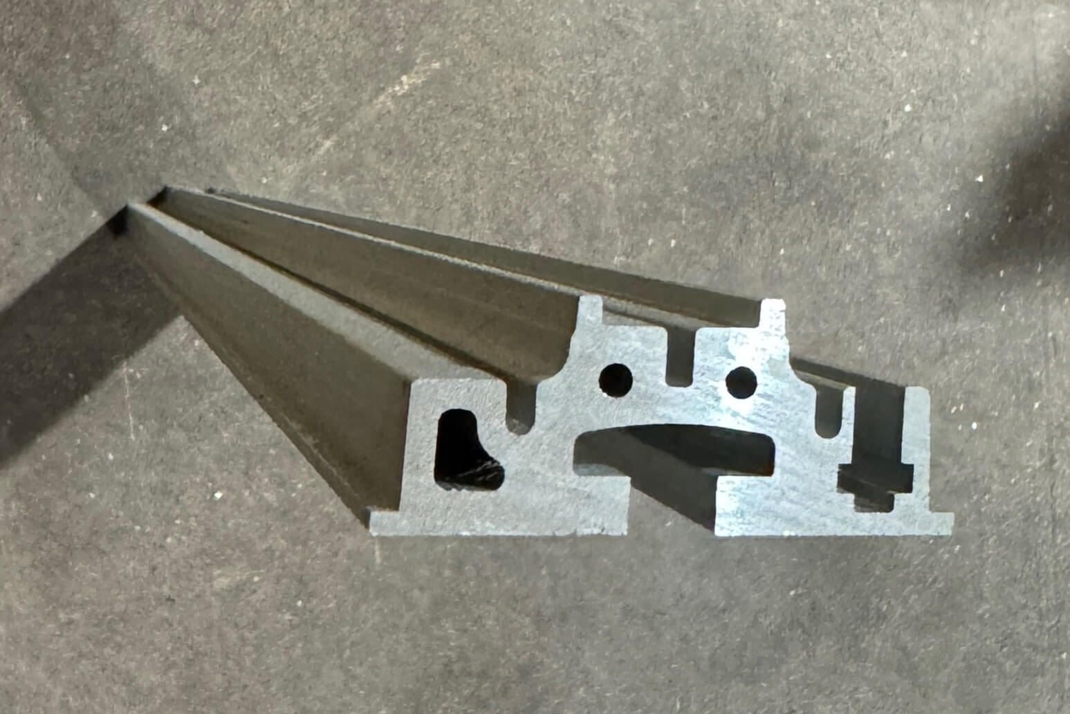 Aluminium Extrusions - Precision Aluminium Light Bars for Global Emergency Vehicle Systems